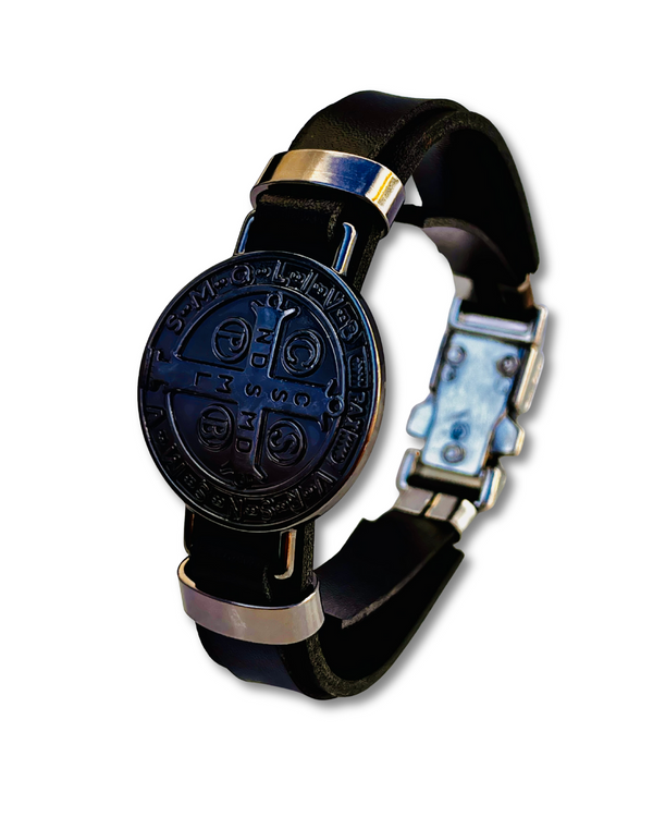 Pulseira de Couro Preta com Medalha de São Bento