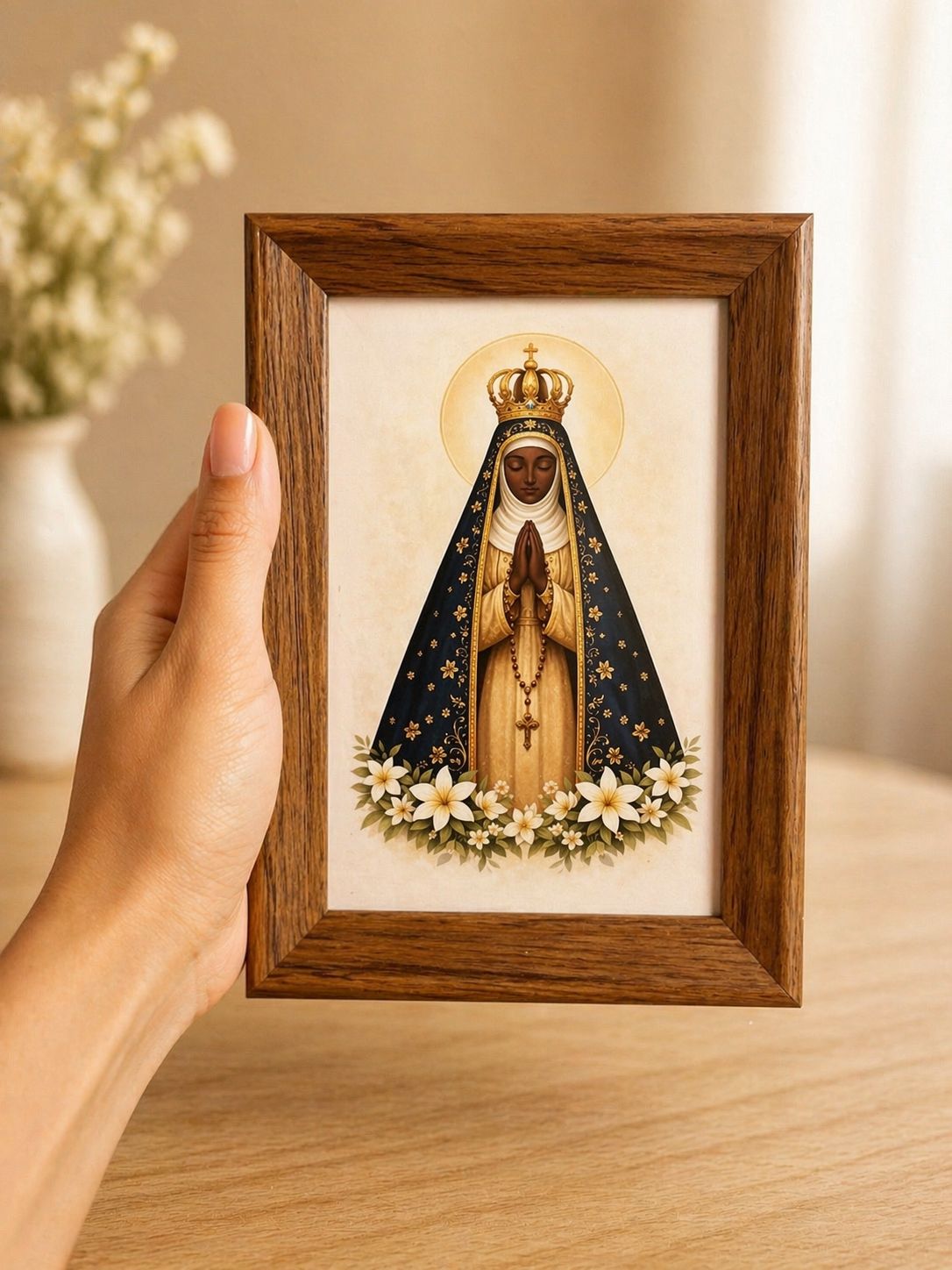 Quadro Decorativo Nossa Senhora Aparecida 10x15cm com Moldura - Decoração Religiosa e Presente de Fé